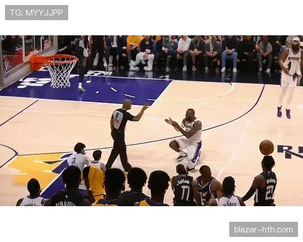 勒布朗挡拆助攻增多拉开差距 引领球队关键时刻表现提升