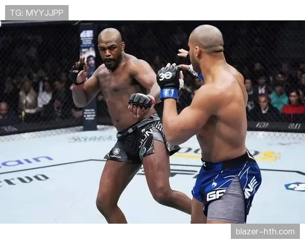 乔恩·琼斯训练完直接去吃五块牛排，这自律和胃口到底哪个是真的？